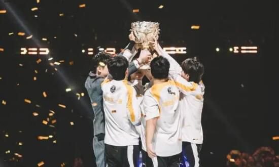 还没调整吗？ Top Esports 排名情况： Kanavi 对 jungle Noxus 情有独钟，mid、jungle 和 support 都在红色区域